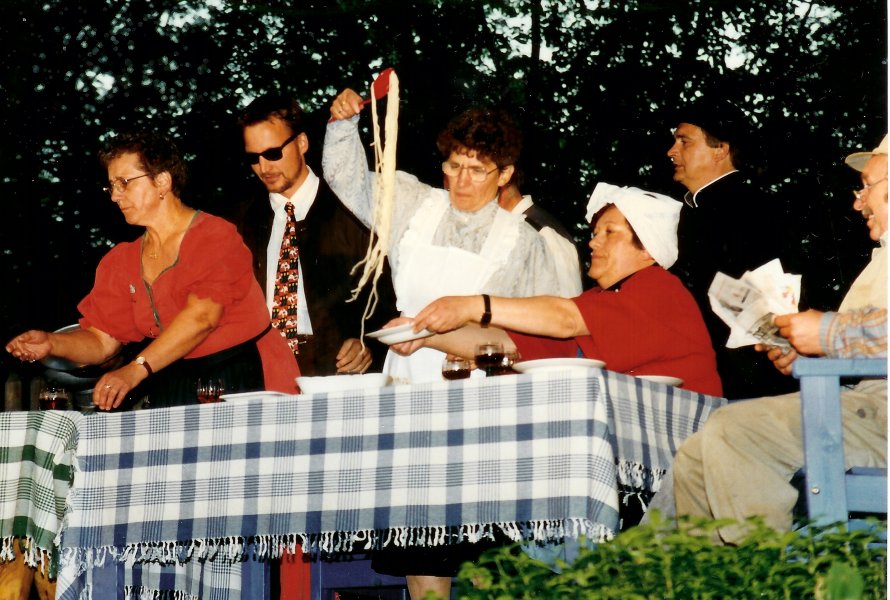 Szene aus Zwei wie Don Camillo und Peppone (1997)