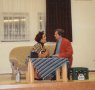 Michaela G�nst himmelt Karl-Heinz Neumann an in <em>Strohwitwer habens schwer</em>