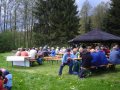 Zahlreiche Ausfl�gler nutzten die Gelegenheit, am Tretbecken eine Rast einzulegen und sich zu st�rken