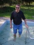 Vereinsvorsitzender Karl-Heinz Neumann beim Wassertreten