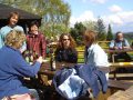 Helfer und Besucher im Gespr�ch