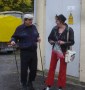Karl-Heinz Neumann und Andrea W�rtele warten auf ihren Auftritt zum Sketch Die Verj�ngungskur beim Herbstmarkt in Jesberg