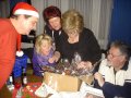 auch unsere Leiterin Gisela Noll bekommt eine Kiste voller Geschenke