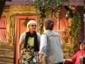 Die Schw&auml;gerinnen Lydia (Petra Wilhelm) und Martha (Renate G&uuml;nst) giften sich an