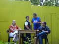 Percy (Karl-Heinz Neumann) bedient die Tante (Anneliese Range), Probe am 29.6.06