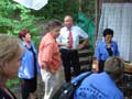 B&uuml;rgermeister Schlemmer zwischen den Schauspielern vor Er&ouml;ffnung der Vorstellung am 23.7.06