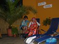 Heinz-Dieter Pingelig (Gunter Ochs) mit seiner Mama Eleonore (Renate G&uuml;nst) bei der Genarealprobe