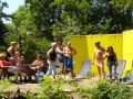 Alle erfahren, was Heinrich und Klaus am FKK-Strand gemacht haben (Probe 7.6.)