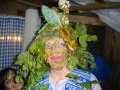 Andrea W�rtele ist auf ihren Auftritt als wandelnder Komposthaufen vorbereitet (Vorstellung 19.7.)
