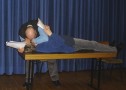 Wunderheiler Olaf (Erich Kramer) &bdquo;behandelt&rdquo; Agnes (Andrea W�rtele)