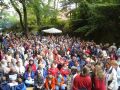 Der vollbesetzte Burggraben vor Beginn der Theaterauff�hrung am 18. Juli