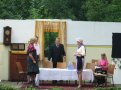 Klaus-Dieters Bruder Benno (Karl-Heinz Neumann) ist mit Frau Anneliese (Petra Wilhelm) und Tochter Andrea (Kristin Junghans) eingetroffen.
