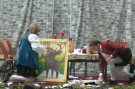 Ende des St�cks: Benno und Klaus-Dieter finden Onkel Herrmanns Geld in den Bildern