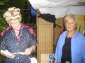 Andrea W�rtele mit Regisseurin Gisela Noll hinter der B�hne w�hrend der Auff�hrung am 18. Juli