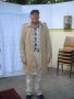 Matthias Wilhelm als Dr. Horst Fr�hlich im hellen Mantel (Probe am 2. Juli)