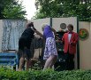 Oma und Franzi �ben Auto fahren