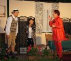 Oma erscheint in ihrem hei�en Fummel und ruft Gisbert zu sich