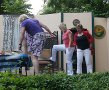 Franzi, Biggi und Hilde �ben das laufen mit Taucherflossen